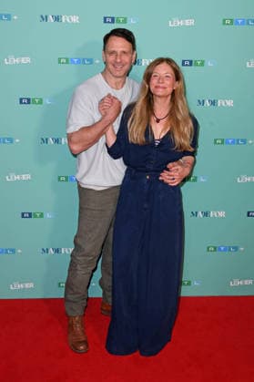 Hendrik Duryn, Birte Hanusrichter bei der Kinopremiere der RTL TV-Serie DER LEHRER im Filmtheater Colosseum in Berlin am 20.05.2026 *** Hendrik Duryn, Birte Hanusrichter at the cinema premiere of the RTL TV series DER LEHRER at the Colosseum movie theater in Berlin on 20 05 2026