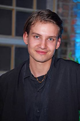 Luke Matt Röntgen bei der Kinopremiere der RTL TV-Serie DER LEHRER im Filmtheater Colosseum in Berlin am 20.05.2026 *** Luke Matt Röntgen at the cinema premiere of the RTL TV series DER LEHRER at the Colosseum movie theater in Berlin on 20 05 2026