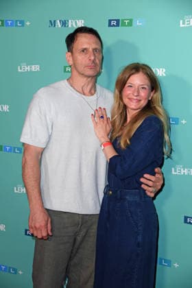 Hendrik Duryn, Birte Hanusrichter bei der Kinopremiere der RTL TV-Serie DER LEHRER im Filmtheater Colosseum in Berlin am 20.05.2026 *** Hendrik Duryn, Birte Hanusrichter at the cinema premiere of the RTL TV series DER LEHRER at the Colosseum movie theater in Berlin on 20 05 2026