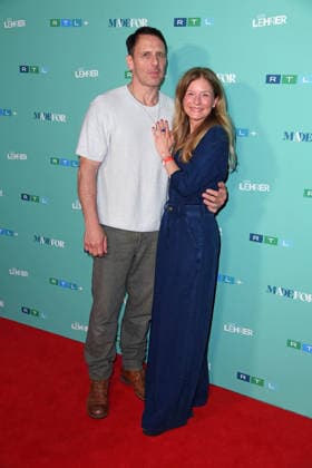 Hendrik Duryn, Birte Hanusrichter bei der Kinopremiere der RTL TV-Serie DER LEHRER im Filmtheater Colosseum in Berlin am 20.05.2026 *** Hendrik Duryn, Birte Hanusrichter at the cinema premiere of the RTL TV series DER LEHRER at the Colosseum movie theater in Berlin on 20 05 2026