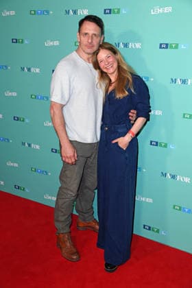 Hendrik Duryn, Birte Hanusrichter bei der Kinopremiere der RTL TV-Serie DER LEHRER im Filmtheater Colosseum in Berlin am 20.05.2026 *** Hendrik Duryn, Birte Hanusrichter at the cinema premiere of the RTL TV series DER LEHRER at the Colosseum movie theater in Berlin on 20 05 2026