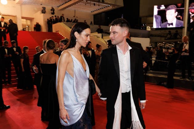 Alexa Chung et son compagnon Tom Sturridge Descente des marches du film The man I love lors du 79ème Festival International du Film de Cannes, le 20 mai 2026 Jacovides Moreau Bestimage People leaving the red carpet for The man I love at the 79th Cannes International Film Festival on May 20, 2026 Cannes France  Copyright: xJACOVIDES-MOREAUx xBESTIMAGExJACOVIDES-MOREAUx xBESTIMAGEx