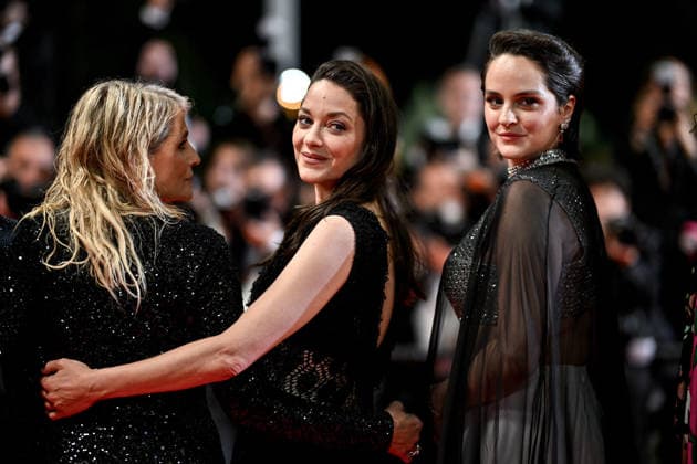 Cannes Screening Roma Elastica JR Isabella Ferrari, Marion Cotillard, Noemie Merlant attending the screening of the movie Roma Elastica during the 79th Cannes Film Festival in Cannes, France on May 20, 2026. Photo by Julien Reynaud APS-Medias ABACAPRESS.COM Cannes France  Copyright: xReynaudxJulien APS-Medias ABACAx