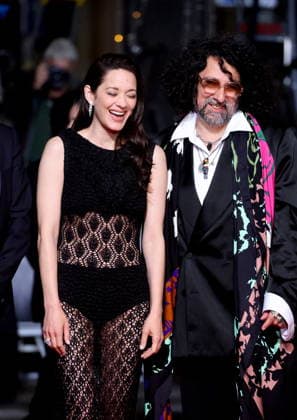 Marion Cotillard, Bertrand Mandico Montée des marches du film Roma elastica lors du 79ème Festival International du Film de Cannes, le 20 mai 2026 Jacovides Moreau Bestimage Red carpet for Roma elastica at the 79th Cannes International Film Festival on May 20, 2026 Cannes France  Copyright: xJACOVIDES-MOREAUx xBESTIMAGExJACOVIDES-MOREAUx xBESTIMAGEx