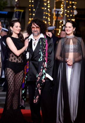 Marion Cotillard, Bertrand Mandico, Noémie Merlant Montée des marches du film Roma elastica lors du 79ème Festival International du Film de Cannes, le 20 mai 2026 Jacovides Moreau Bestimage Red carpet for Roma elastica at the 79th Cannes International Film Festival on May 20, 2026 Cannes France  Copyright: xJACOVIDES-MOREAUx xBESTIMAGExJACOVIDES-MOREAUx xBESTIMAGEx