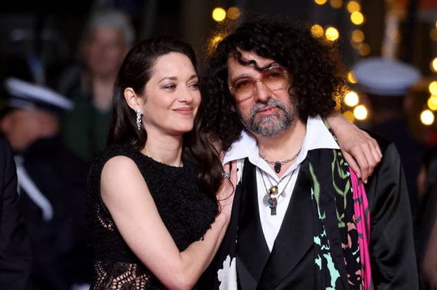 Marion Cotillard, Bertrand Mandico Montée des marches du film Roma elastica lors du 79ème Festival International du Film de Cannes, le 20 mai 2026 Jacovides Moreau Bestimage Red carpet for Roma elastica at the 79th Cannes International Film Festival on May 20, 2026 Cannes France  Copyright: xJACOVIDES-MOREAUx xBESTIMAGExJACOVIDES-MOREAUx xBESTIMAGEx
