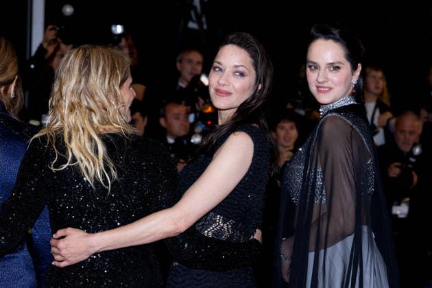 Isabella Ferrari, Marion Cotillard, Noémie Merlant Montée des marches du film Roma elastica lors du 79ème Festival International du Film de Cannes, le 20 mai 2026 Olivier Borde Bestimage Red carpet for Roma elastica at the 79th Cannes International Film Festival on May 20, 2026 Cannes France  Copyright: xOLIVIERxBORDEx xBESTIMAGExOLIVIERxBORDEx xBESTIMAGEx
