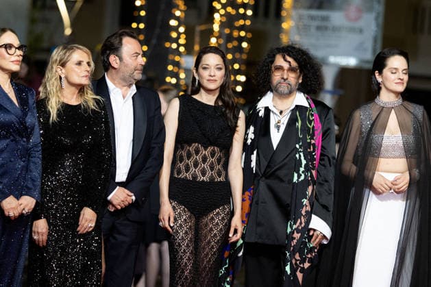 Ornella Muti, Isabella Ferrari, Mathieu Verhaeghe, Marion Cotillard, Bertrand Mandico, Noémie Merlant Montée des marches du film Roma elastica lors du 79ème Festival International du Film de Cannes, le 20 mai 2026 Olivier Borde Bestimage Red carpet for Roma elastica at the 79th Cannes International Film Festival on May 20, 2026 Cannes France  Copyright: xOLIVIERxBORDEx xBESTIMAGExOLIVIERxBORDEx xBESTIMAGEx