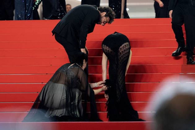 Thomas Verhaeghe, Noémie Merlant, Marion Cotillard Montée des marches du film Roma elastica lors du 79ème Festival International du Film de Cannes, le 20 mai 2026 Olivier Borde Bestimage Red carpet for Roma elastica at the 79th Cannes International Film Festival on May 20, 2026 Cannes France  Copyright: xOLIVIERxBORDEx xBESTIMAGExOLIVIERxBORDEx xBESTIMAGEx