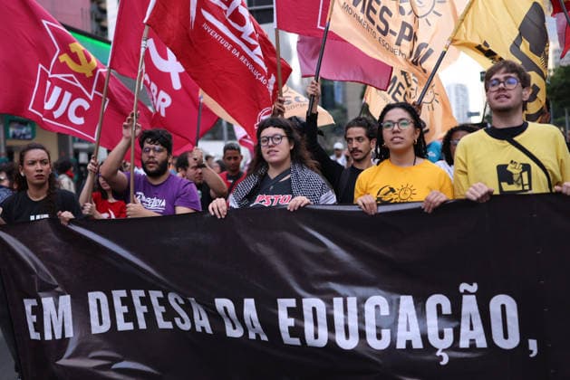 SaO PAULO, SP - 20.05.2026: MARCHA UNIFICADA DOS ESTUDANTES EM SP - Demonstration by students and teachers against the Governor of the State of Sao Paulo, Tarcisio de Freitas. They are demanding better conditions in public universities. Largo da Batata, Avenida Faria Lima, Cidade Jardim. Sao Paulo, SP x2947415x  IanxMaenfeld