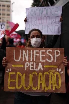 SaO PAULO, SP - 20.05.2026: MARCHA UNIFICADA DOS ESTUDANTES EM SP - Demonstration by students and teachers against the Governor of the State of Sao Paulo, Tarcisio de Freitas. They are demanding better conditions in public universities. Largo da Batata, Avenida Faria Lima, Cidade Jardim. Sao Paulo, SP x2947421x  IanxMaenfeld