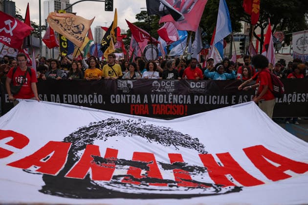 SaO PAULO, SP - 20.05.2026: MARCHA UNIFICADA DOS ESTUDANTES EM SP - Demonstration by students and teachers against the Governor of the State of Sao Paulo, Tarcisio de Freitas. They are demanding better conditions in public universities. Largo da Batata, Avenida Faria Lima, Cidade Jardim. Sao Paulo, SP x2947424x  IanxMaenfeld