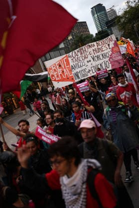 SaO PAULO, SP - 20.05.2026: MARCHA UNIFICADA DOS ESTUDANTES EM SP - Demonstration by students and teachers against the Governor of the State of Sao Paulo, Tarcisio de Freitas. They are demanding better conditions in public universities. Largo da Batata, Avenida Faria Lima, Cidade Jardim. Sao Paulo, SP x2947429x  IanxMaenfeld