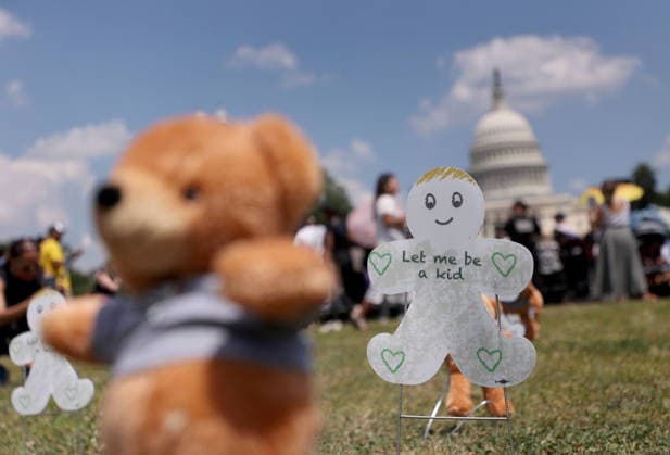 May 20, 2026, Washington, District Of Columbia, USA: An installation of 620 teddy bears and stuffed animals to represent the over 6,200 children arrested by ICE and denied a childhood since the start of the Trump Administration is seen near the US Capitol in Washington, DC, USA, on May 20, 2026. Activists attended a Vigil outside the US Capitol calling for an end to child and family detention by ICE, hosted by the Read Them Home Initiative and Free Families Coalition. Washington USA - ZUMAs337 20260520_znp_s337_004 Copyright: xGentxShkullakux