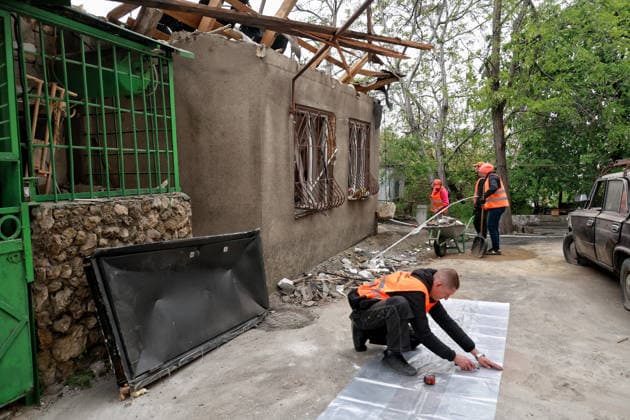 RECORD DATE NOT STATED Municipal workers deal with the aftermath of a Russian drone attack in Odesa, Ukraine, on May 18, 2026. As a result of a massive overnight attack by Russian strike drones, several residential buildings in the Prymorskyi and Kyivskyi districts sustained significant damage. Roofs of three-storey buildings were destroyed, while a one-storey house was ruined in another area. Buildings of a city lyceum and a kindergarten were also damaged. Two people, an 11-year-old boy and a 59-year-old man, were injured (Photo by Nina Liashonok Ukrinform) Russian drone attack on Odesa leaves people injured  Copyright: xNinaxLiashonokx