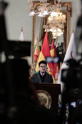 Bolivian Foreign Minister holds a press conference LA PAZ, BOLIVIA - MAY 20: Bolivian Foreign Minister Fernando Aramayo Carrasco holds a press conference regarding the departure from the country of Colombian Ambassador Elizabeth Garcia in La Paz, Bolivia, on May 20, 2026. Jorge Mateo Romay Salinas Anadolu La Paz Bolivia. Editorial use only. Please get in touch for any other usage.  Copyright: x2026xAnadoluxJorgexMateoxRomayxSalinasx