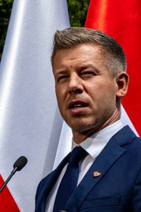 Hungarian Prime Minister, Peter Magyar meets Prime Minister of Poland, Donald Tusk in Warsaw, Poland - 20 May 2026. New Hungarian Prime Minister, Peter Magyar seen talking to the press during his meeting with the Polish Prime Minister, Donald Tusk . On the morning of Wednesday, the 20th of May, on his first foreign visit, the new Prime Minister of Hungary, Peter Magyar, meets with Polish Prime Minister Donald Tusk. The visit symbolically marks the opening of a new phase in Budapest s relations with Europe. During the meeting the Prime Ministers discuss Magyar s victory in the recent Hungarian elections, the Polish-Hungarian relationship, and the issue of Zbigniew Ziobra and Marcin Romanowski - two Polish politicians evading prosecution in P Copyright: xNeilxMiltonx xSOPAxImagesx NSM2026134G0520-L1002827_4000_240dpi