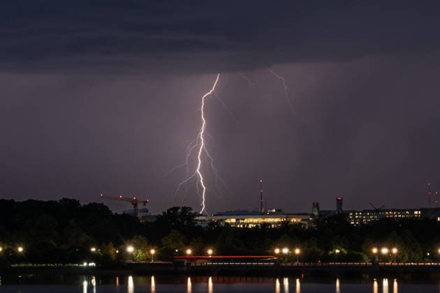 May 20, 2026, Washington, District Of Columbia, United States: Lightning illuminates the skies over Washington, D.C. as storms move through the region early in the evening. Washington United States - ZUMAk206 20260520_znp_k206_027 Copyright: xMattxKaminskyx