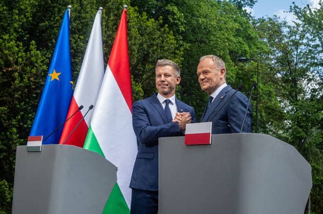 May 20, 2026, Warsaw, Poland: New Hungarian Prime Minister, Peter Magyar and Polish Prime Minister, Donald Tusk held a joint press conference during their meeting at the Polish Prime Minister s residence. On the morning of Wednesday, the 20th of May, on his first foreign visit, the new Prime Minister of Hungary, Peter Magyar, meets with Polish Prime Minister Donald Tusk. The visit symbolically marks the opening of a new phase in Budapest s relations with Europe. During the meeting the Prime Ministers discuss Magyar s victory in the recent Hungarian elections, the Polish-Hungarian relationship, and the issue of Zbigniew Ziobra and Marcin Romanowski - two Polish politicians evading prosecution in Poland by hiding in Hungary. After the meeting - ZUMAs197 20260520_aaa_s197_278 Copyright: xNeilxMiltonx