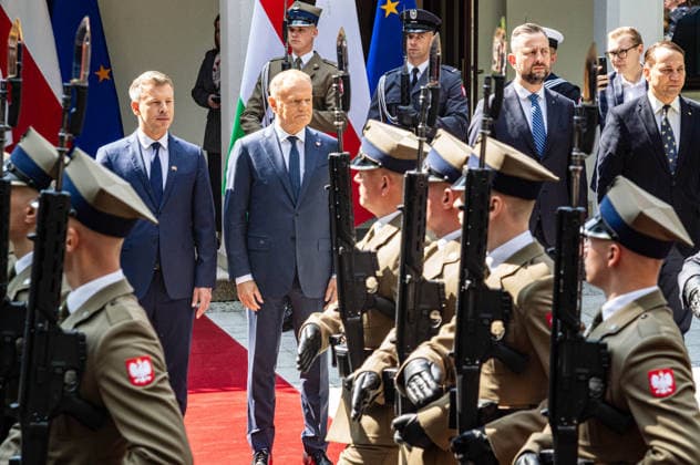 May 20, 2026, Warsaw, Poland: New Hungarian Prime Minister, Peter Magyar and Polish Prime Minister, Donald Tusk seen watching the Polish army guard marching . On the morning of Wednesday, the 20th of May, on his first foreign visit, the new Prime Minister of Hungary, Peter Magyar, meets with Polish Prime Minister Donald Tusk. The visit symbolically marks the opening of a new phase in Budapest s relations with Europe. During the meeting the Prime Ministers discuss Magyar s victory in the recent Hungarian elections, the Polish-Hungarian relationship, and the issue of Zbigniew Ziobra and Marcin Romanowski - two Polish politicians evading prosecution in Poland by hiding in Hungary. After the meeting, Peter Magyar meets with the Polish President  - ZUMAs197 20260520_aaa_s197_256 Copyright: xNeilxMiltonx