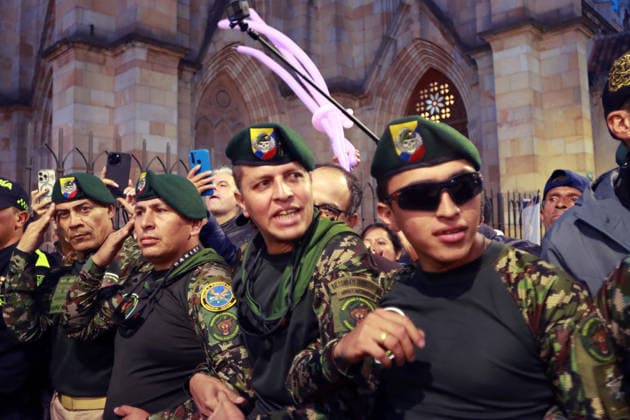 May 20, 2026, Bogota, Cundinamarca, COLOMBIA: Members of the Special Forces School (ESFES - Escuela de Fuerzas Especiales) of the Colombian National Army conform an honor guard for the right-wing presidential candidate ABELARDO DE LA ESPRIELLA at the closing rally of his campaign. Historically tied to the strategic base and sector of BarrancoÂ³n in San Joso del Guaviare the soldiers are the countryÃ¢â‚¬â ¢s elite commando and special operations units. ColombiaÃ¢â‚¬â ¢s first-round presidential elections take place May 31st. DE LA ESPRIELLA s independent movement, Firmes por la Patria (Firm for the Homeland), centers its entire identity on this predatory mascot to project a distinct political brand representing a hardline stance on crim  - ZUMAd225 20260520_znp_d225_010 Copyright: xZoraidaxDiazx