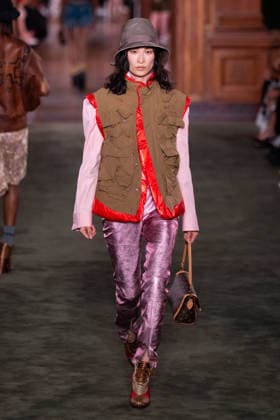 The Louis Vuitton Cruise 2027 Runway - NYC Models walk the runway during the Louis Vuitton 2027 collection fashion show at the Frick Collection in New York City, NY, USA on May 20, 2026. Photo by Adam Gray ABACAPRESS.COM New York City United States  Copyright: xGrayxAdam ABACAx