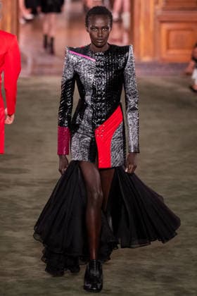 The Louis Vuitton Cruise 2027 Runway - NYC Models walk the runway during the Louis Vuitton 2027 collection fashion show at the Frick Collection in New York City, NY, USA on May 20, 2026. Photo by Adam Gray ABACAPRESS.COM New York City United States  Copyright: xGrayxAdam ABACAx