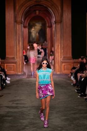 The Louis Vuitton Cruise 2027 Runway - NYC Models walk the runway during the Louis Vuitton 2027 collection fashion show at the Frick Collection in New York City, NY, USA on May 20, 2026. Photo by Adam Gray ABACAPRESS.COM New York City United States  Copyright: xGrayxAdam ABACAx