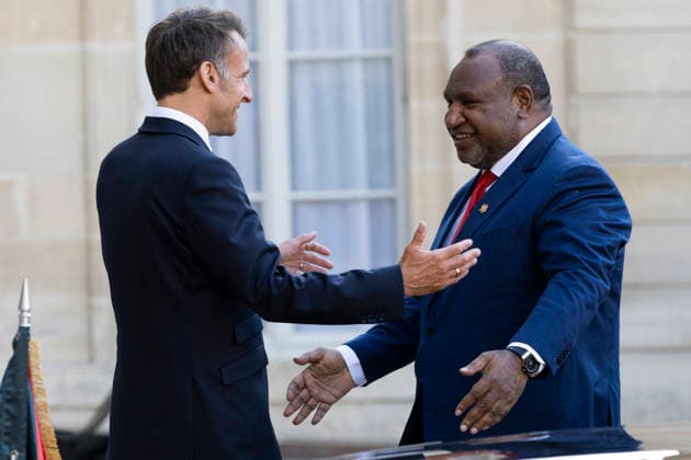 President Macron Welcomes Papua New Guinea PM Marape - Paris Emmanuel Macron, President of France, welcomes James Marape, Prime Minister of Papua New Guinea, to the Élysée Palace in Paris on 20 May 2026, as part of bilateral partnerships in the Indo-Pacific region in the fields of security and defence, the fight against illegal fishing, biodiversity and sustainable development Photo by Jeremy Paoloni ABACAPRESS.COM Paris France  Copyright: xPaolonixJeremy ABACAx
