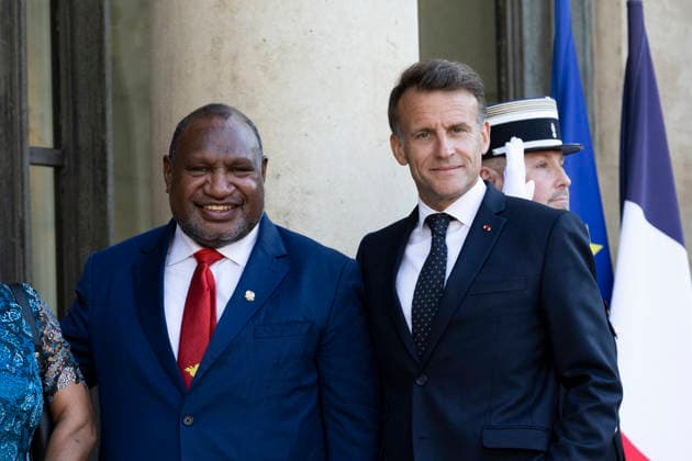 President Macron Welcomes Papua New Guinea PM Marape - Paris Emmanuel Macron, President of France, welcomes James Marape, Prime Minister of Papua New Guinea, to the Élysée Palace in Paris on 20 May 2026, as part of bilateral partnerships in the Indo-Pacific region in the fields of security and defence, the fight against illegal fishing, biodiversity and sustainable development Photo by Jeremy Paoloni ABACAPRESS.COM Paris France  Copyright: xPaolonixJeremy ABACAx