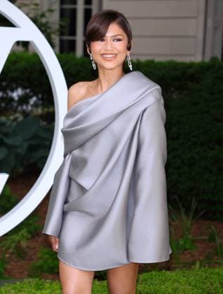 Celebs at The Louis Vuitton Cruise 2027 - NYC Zendaya attends the 2027 Cruise Louis Vuitton show at The Frick Collection in New York on May 20, 2026. Photo by Charles Guerin ABACAPRESS.COM New York City NY United States  Copyright: xGuerinxCharles ABACAx