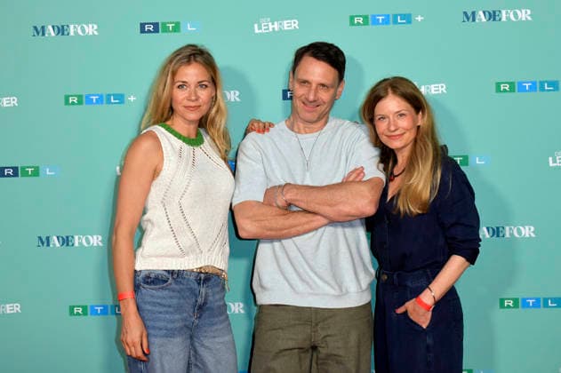 Jessica Ginkel, Hendrik Duryn und Birte Hanusrichter bei der Premiere der 10. Staffel der RTL Serie Der Lehrer im Colosseum. Berlin, 20.05.2026 *** Jessica Ginkel, Hendrik Duryn and Birte Hanusrichter at the premiere of the 10th season of the RTL series Der Lehrer at the Colosseum Berlin, 20 05 2026 Foto:xM.xBehrensx xFuturexImagex lehrer_6541