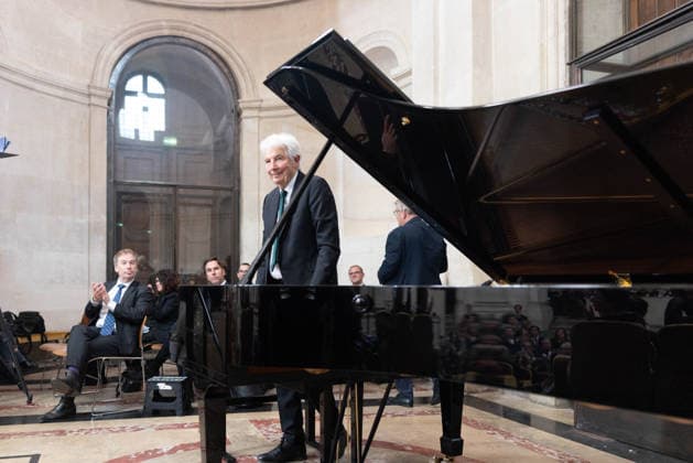 Jean Phillipe Collard Multi-star French chef Guy Savoy has just been officially installed as a member of the Académie des Beaux Arts A ceremony that took place under the dome of the Institut de France, in Paris, France, on May 20, 2026 This is the first time a chef has joined the prestigious institution Julien Sarkissian Bestimage French chef Guy Savoy during his investiture ceremony at the Académie des Beaux Arts in Paris, France, on May 20, 2026 Paris France  Copyright: xJulienxSarkissianx xBestimagexJulienxSarkissianx xBestimagex