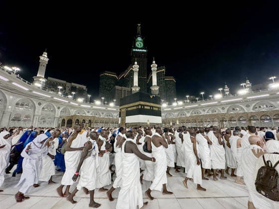 Muslim pilgrims visit the holy sites ahead of the Hajj pilgrimage in Mecca MECCA, SAUDI ARABIA - MAY 20: A view of Royal Clock Tower (Zamzam Tower) as Muslim pilgrims from various countries around the world who come to perform the Hajj, circumambulate the Masjid al-Haram wearing Ihram ahead of the Hajj pilgrimage in Mecca, Saudi Arabia on May 20, 2026. Ali Atmaca Anadolu Mecca Saudi Arabia. Editorial use only. Please get in touch for any other usage.  Copyright: x2026xAnadoluxAlixAtmacax