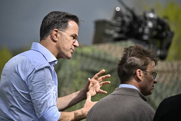 REVINGE, SVERIGE 20260521 Statsminister Ulf Kristersson och NATO:s generalsekreterare Mark Rutte besökte pa torsdagen Myndigheten för Civilt försvar i Revinge där de deltog i olika övningar där militärt och civilt försvar samverkar efter bomb och missilangrepp. Besöket hos MCF var en del av NATO-mötet i Helsingborg. REVINGE SVERIGE x50090x *** REVINGE, SWEDEN 20260521 Prime Minister Ulf Kristersson and NATO Secretary General Mark Rutte visited the Swedish Civil Defense Authority in Revinge on Thursday where they participated in various exercises where military and civil defense work together after bomb and missile attacks The visit to MCF was part of the NATO meeting in Helsingborg REVINGE SWEDEN x50090x  Copyright: xJohanxNilsson TTx NATOS UTRIKESMINISTERMÖTE REVINGE X_YrTZp3HnE