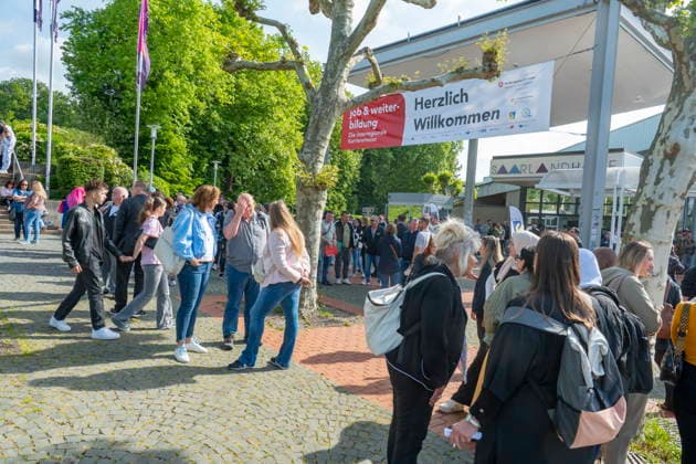In der Saarbrücker Saarlandhalle findet am Donnerstag (21.5.2026) die Karrieremesse Job und Weiterbildung der Arbeitsagentur statt. Über 100 Aussteller sind mit einem Stand vertreten. *** On Thursday 21 5 2026, the Saarlandhalle in Saarbrücken will host the Job and Training Career Fair organized by the Employment Agency Over 100 exhibitors will be represented with a stand bub