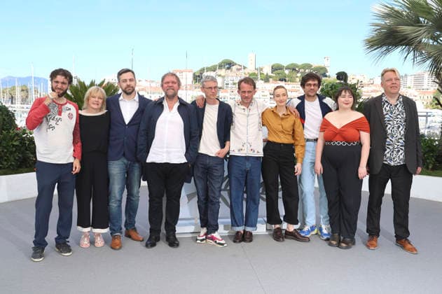 Entertainment Bilder des Tages Guit Harpo, Claudine Barthel-Fournier, Florian Surrier, Raphael Thiery, Swann Arlaud, Emmanuel Marre, Sandrine Blancke, Jean-Baptiste Marre, Mathilde Abd El Kader und Frank Williams beim Photocall zum Kinofilm Notre salut A Man of His Time auf dem Festival de Cannes 2026 79. Internationale Filmfestspiele von Cannes am Palais des Festivals. Cannes, 21.05.2026 *** Guit Harpo, Claudine Barthel Fournier, Florian Surrier, Raphael Thiery, Swann Arlaud, Emmanuel Marre, Sandrine Blancke, Jean Baptiste Marre, Mathilde Abd El Kader and Frank Williams at the photocall for the feature film Notre salut A Man of His Time at the Festival de Cannes 2026 79 Cannes International Film Festival at the Palais des Festivals Cannes, 21 05 2026 Foto:xD.xBedrosianx xFuturexImagex salut_6523