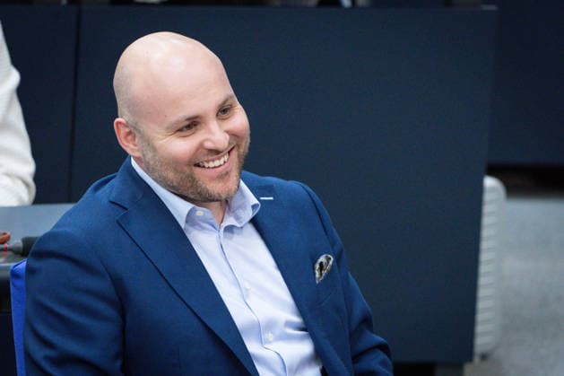 Deutscher Bundestag, 80. Plenarsitzung Markus Frohnmaier (AfD) lachend im Portrait im Plenum bei seiner Zwischenfrage bei der 80. Sitzung des Deutschen Bundestag in Berlin, 21.05.2026 Berlin Berlin Deutschland *** German Bundestag, 80th plenary session Markus Frohnmaier AfD laughing in portrait in the plenary during his interposed question at the 80th session of the German Bundestag in Berlin, 21 05 2026 Berlin Berlin Germany