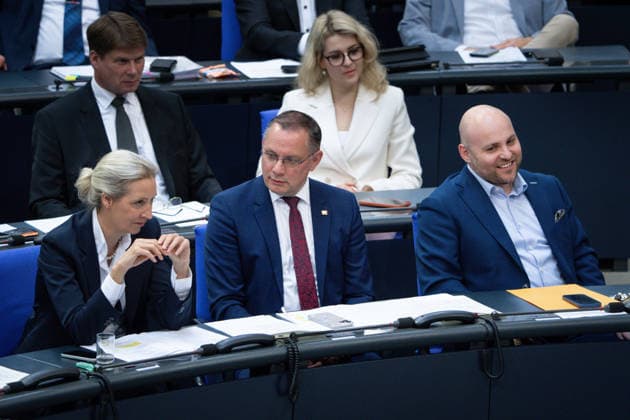 Deutscher Bundestag, 80. Plenarsitzung Alice Weidel (AfD) gemeinsam mit Tino Chrupalla (AfD) und Markus Frohnmaier (AfD) im Plenum bei der 80. Sitzung des Deutschen Bundestag in Berlin, 21.05.2026 Berlin Berlin Deutschland *** German Bundestag, 80th plenary session Alice Weidel AfD together with Tino Chrupalla AfD and Markus Frohnmaier AfD in the plenary at the 80th session of the German Bundestag in Berlin, 21 05 2026 Berlin Berlin Germany