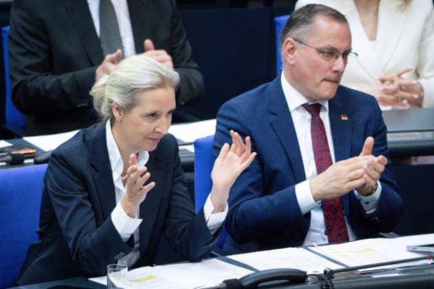 Deutscher Bundestag, 80. Plenarsitzung Alice Weidel (AfD) gemeinsam mit Tino Chrupalla (AfD) klatschend im Plenum bei der 80. Sitzung des Deutschen Bundestag in Berlin, 21.05.2026 Berlin Berlin Deutschland *** German Bundestag, 80th plenary session Alice Weidel AfD together with Tino Chrupalla AfD clapping in the plenary at the 80th session of the German Bundestag in Berlin, 21 05 2026 Berlin Berlin Germany