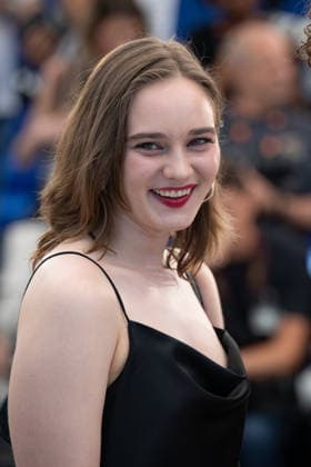 Cannes Ulya Photocall LZ Darta Cirule attending the photocall of Ulya during the 79th Cannes International Film Festival in Cannes, France on May 21, 2026, the film selected in the Official Competition. Photo by Laurent Zabulon ABACAPRESS.COM  Copyright: xZabulonxLaurentx