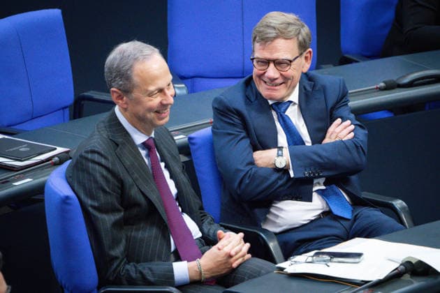 Deutscher Bundestag, 80. Plenarsitzung Dr. Johann David Wadephul, Bundesminister des Auswaertigen im Gespraech mit Hendrik Hoppenstedt (CDU) im Plenum bei der 80. Sitzung des Deutschen Bundestag in Berlin, 21.05.2026 *** German Bundestag, 80th plenary session Dr. Johann David Wadephul, Federal Minister of Foreign Affairs in conversation with Hendrik Hoppenstedt CDU in plenary at the 80th session of the German Bundestag in Berlin, 21 05 2026