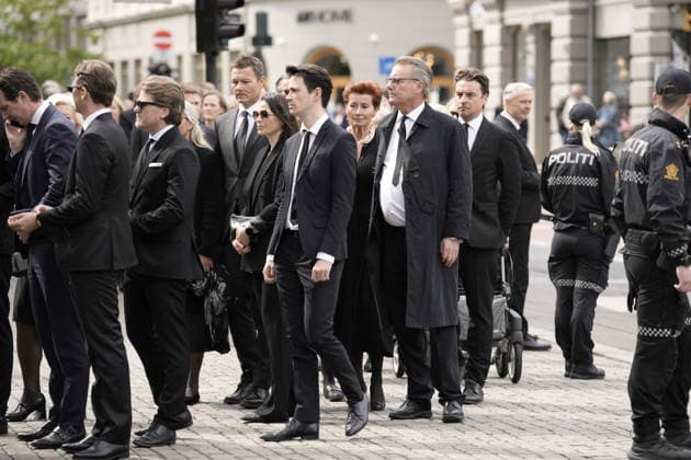 Stein Erik bisettes fra Oslo domkirke Oslo 20260521. Stein Erik Hagen bisettes fra Oslo domkirke torsdag. Foto: Stian Lysberg Solum NTB Oslo Norge jUYp3c3RNBI EDITORIAL USE ONLY Ref:_POLjUYp3c3RNBI.jpg *** Stein Eriks funeral from Oslo Cathedral Oslo 20260521 Stein Erik Hagens funeral from Oslo Cathedral on Thursday Photo Stian Lysberg Solum NTB Oslo Norway jUYp3c3RNBI EDITORIAL USE ONLY Ref POLjUYp3c3RNBI jpg  Copyright: xStianxLysbergxSolumx xNTBx