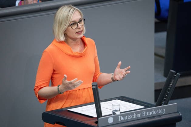 Deutscher Bundestag, 80. Plenarsitzung Dr. Christiane Schenderlein Staatsministerin fuer Sport und Ehrenamt im Portrait bei Rede zum Tagesordnungspunkt Zusammenhalt durch Engagement - Ehrenamt bei der 80. Sitzung des Deutschen Bundestag in Berlin, 21.05.2026 Berlin Berlin Deutschland *** German Bundestag, 80th plenary session Dr Christiane Schenderlein Minister of State for Sport and Volunteering in portrait during speech on the agenda item Cohesion through commitment Volunteering at the 80th session of the German Bundestag in Berlin, 21 05 2026 Berlin Berlin Germany