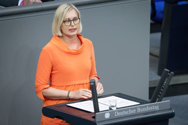 Deutscher Bundestag, 80. Plenarsitzung Dr. Christiane Schenderlein Staatsministerin fuer Sport und Ehrenamt im Portrait bei Rede zum Tagesordnungspunkt Zusammenhalt durch Engagement - Ehrenamt bei der 80. Sitzung des Deutschen Bundestag in Berlin, 21.05.2026 Berlin Berlin Deutschland *** German Bundestag, 80th plenary session Dr Christiane Schenderlein Minister of State for Sport and Volunteering in portrait during speech on the agenda item Cohesion through commitment Volunteering at the 80th session of the German Bundestag in Berlin, 21 05 2026 Berlin Berlin Germany