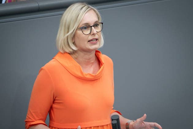 Deutscher Bundestag, 80. Plenarsitzung Dr. Christiane Schenderlein Staatsministerin fuer Sport und Ehrenamt im Portrait bei Rede zum Tagesordnungspunkt Zusammenhalt durch Engagement - Ehrenamt bei der 80. Sitzung des Deutschen Bundestag in Berlin, 21.05.2026 Berlin Berlin Deutschland *** German Bundestag, 80th plenary session Dr Christiane Schenderlein Minister of State for Sport and Volunteering in portrait during speech on the agenda item Cohesion through commitment Volunteering at the 80th session of the German Bundestag in Berlin, 21 05 2026 Berlin Berlin Germany