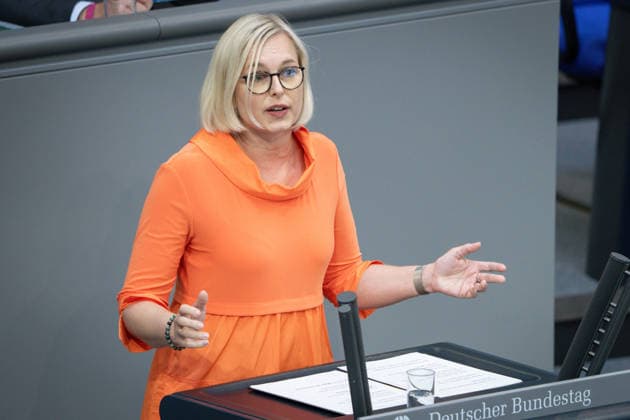 Deutscher Bundestag, 80. Plenarsitzung Dr. Christiane Schenderlein Staatsministerin fuer Sport und Ehrenamt im Portrait bei Rede zum Tagesordnungspunkt Zusammenhalt durch Engagement - Ehrenamt bei der 80. Sitzung des Deutschen Bundestag in Berlin, 21.05.2026 Berlin Berlin Deutschland *** German Bundestag, 80th plenary session Dr Christiane Schenderlein Minister of State for Sport and Volunteering in portrait during speech on the agenda item Cohesion through commitment Volunteering at the 80th session of the German Bundestag in Berlin, 21 05 2026 Berlin Berlin Germany