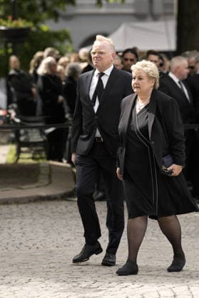 Stein Erik bisettes fra Oslo domkirke Oslo 20260521. Stein Erik Hagen bisettes fra Oslo domkirke torsdag. Foto: Stian Lysberg Solum NTB Oslo Norge v8eypMkAq4c EDITORIAL USE ONLY Ref:_POLv8eypMkAq4c.jpg *** Stein Eriks funeral from Oslo Cathedral Oslo 20260521 Stein Erik Hagens funeral from Oslo Cathedral on Thursday Photo Stian Lysberg Solum NTB Oslo Norway v8eypMkAq4c EDITORIAL USE ONLY Ref POLv8eypMkAq4c jpg  Copyright: xStianxLysbergxSolumx xNTBx