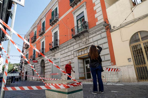 Bacoli, earthquake 4.4 Bacoli: following this morning™s earthquake at 5.50am, there are no major issues in the town; only in Via Ercole has a cornice fallen from a building. _BPH6393 Copyright: xAntonioxBalascox