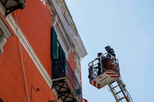 Bacoli, earthquake 4.4 Bacoli: following this morning™s earthquake at 5.50am, there are no major issues in the town; only in Via Ercole has a cornice fallen from a building. _BPH6655 Copyright: xAntonioxBalascox
